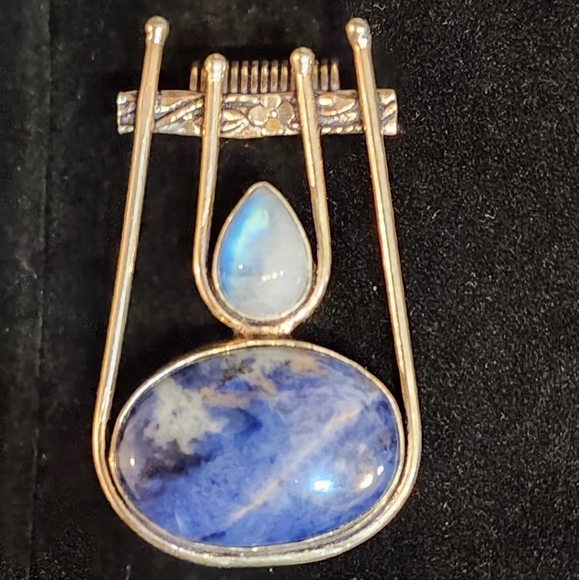 Jewelry - Moonstone and Sodalite Pendant 🤍
